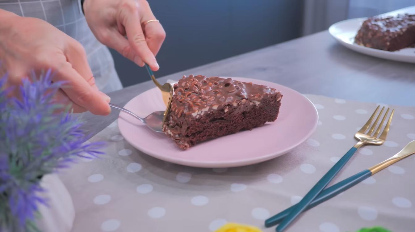 Вкуснейший торт "Сникерс" за семь минут: можно готовить хоть каждый день