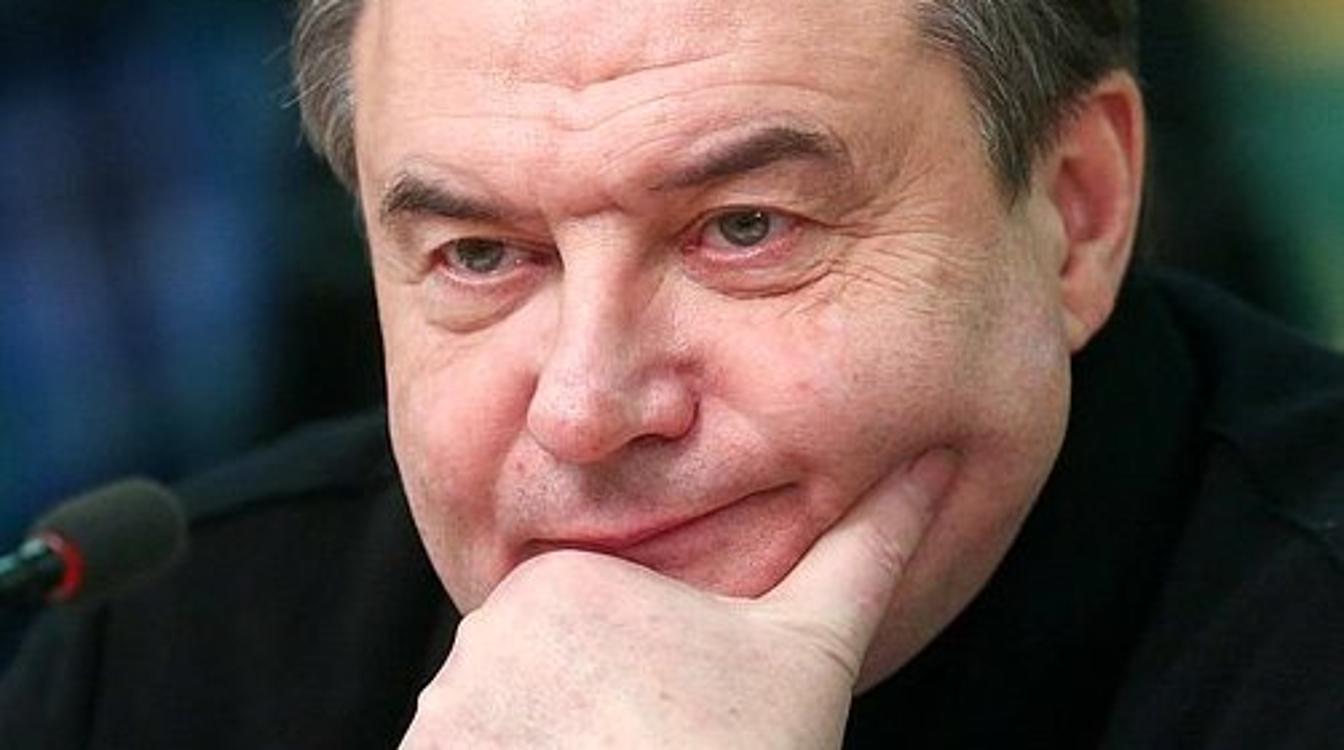 Алексей Учитель рассказал о звездном будущем своих дочек от Пересильд