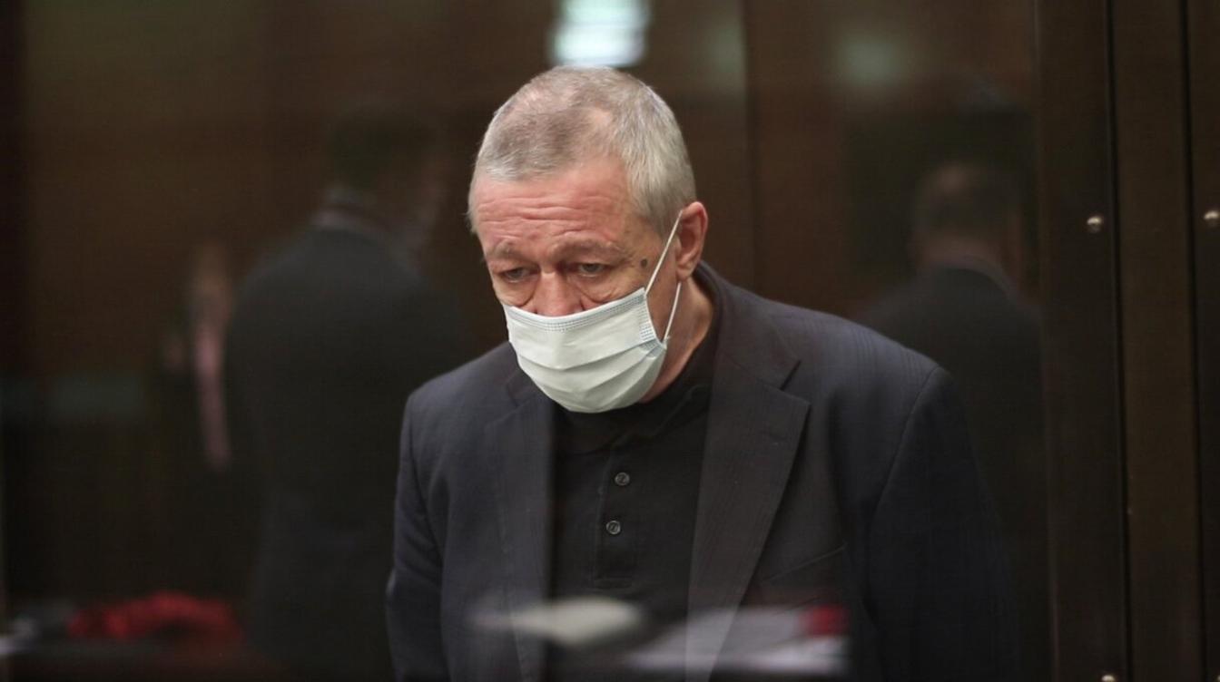 Известный актер категорически отказался выходить на одну сцену с Ефремовым